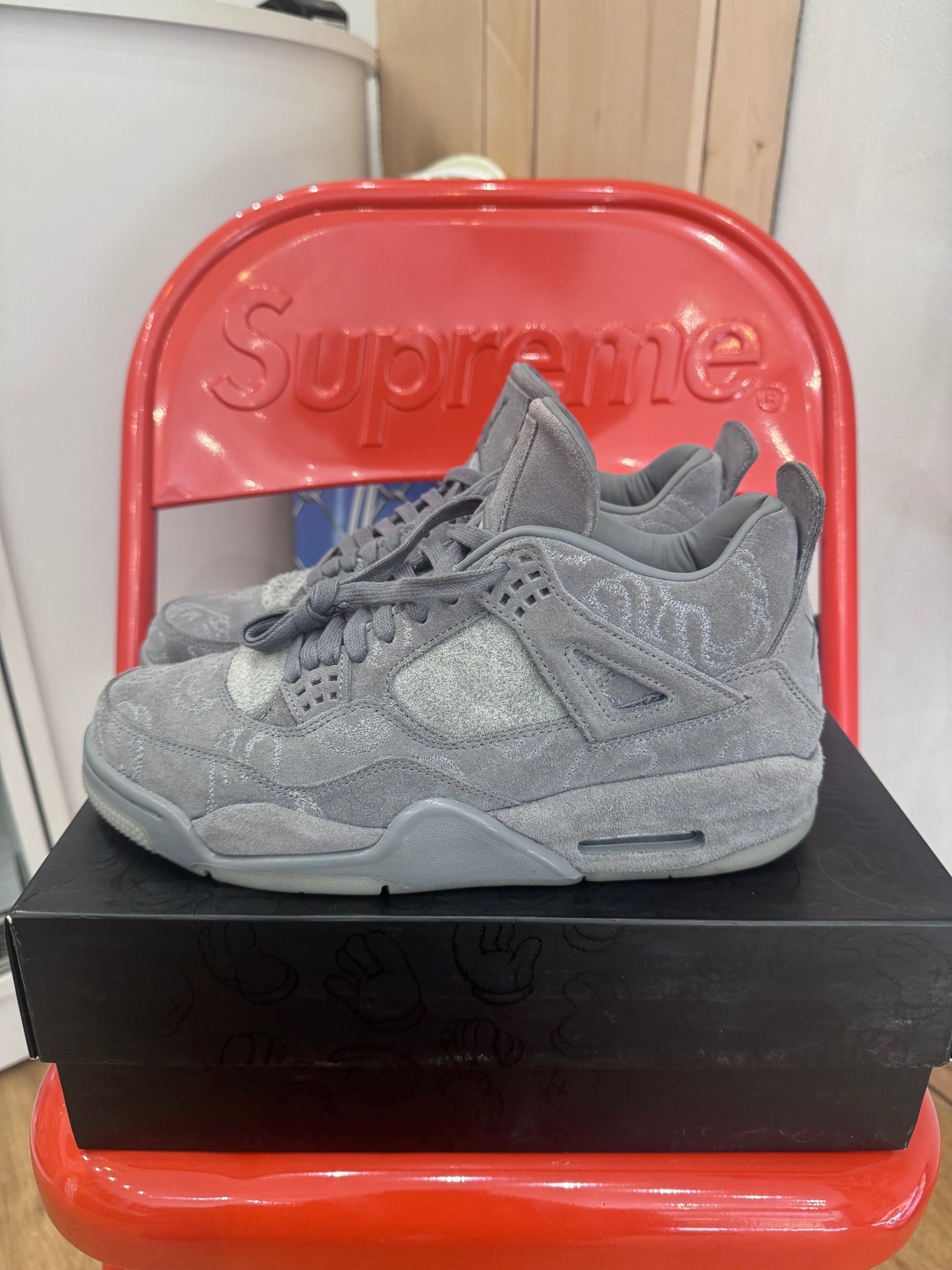 Air Jordan 4 kaws