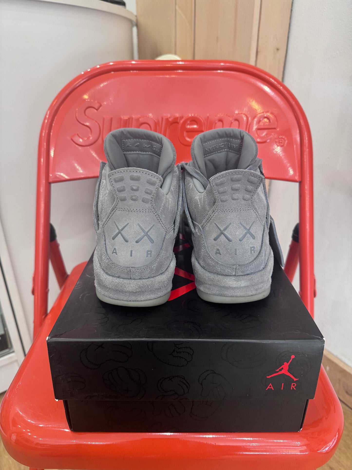 Air Jordan 4 kaws