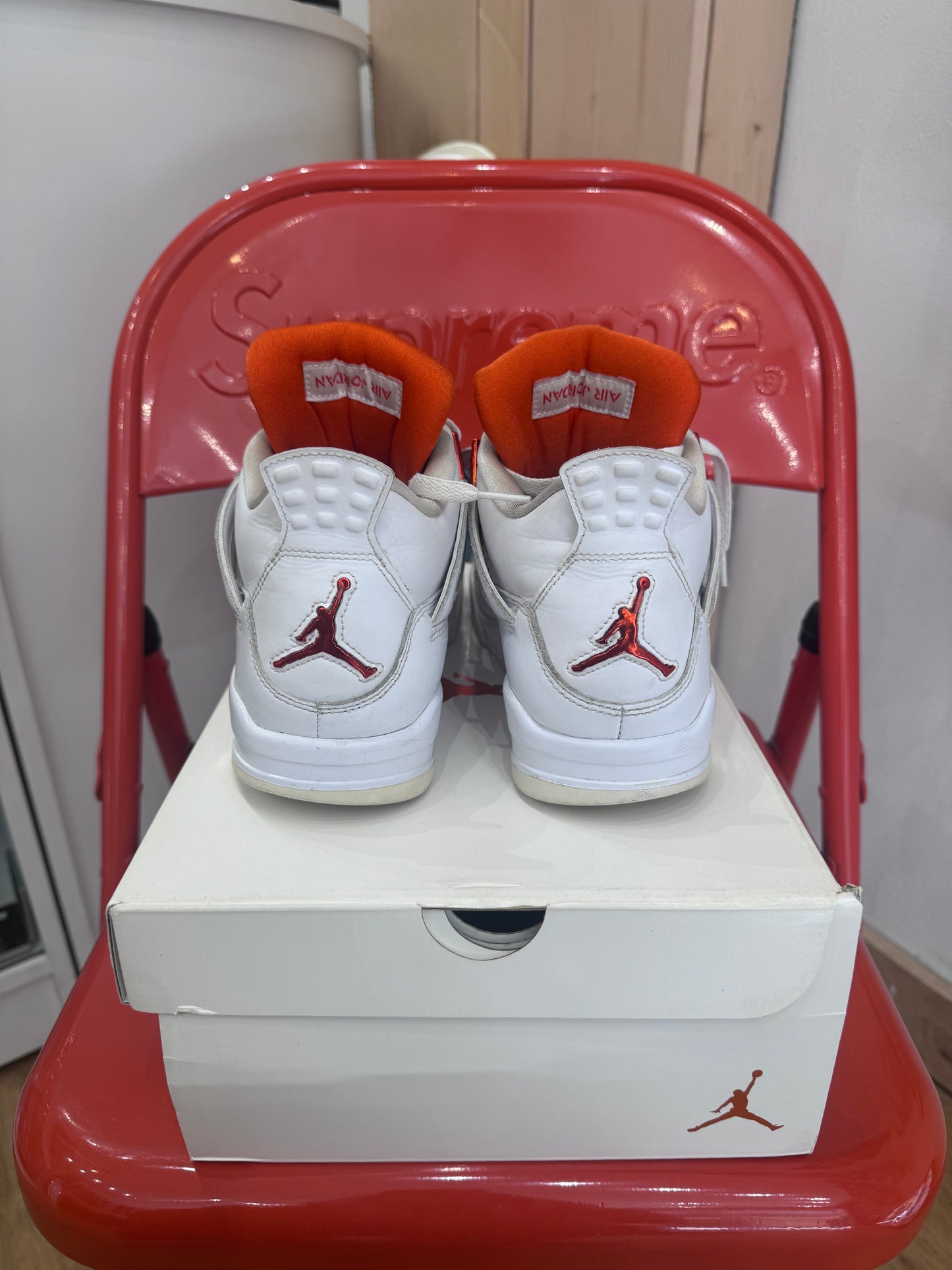 Air Jordan 4 metallic orange